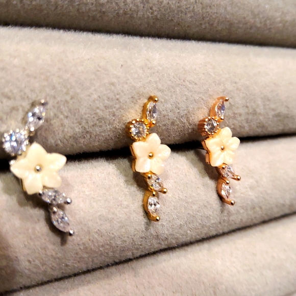 Solid flower design Body Jewelry - Picture 3 of 3